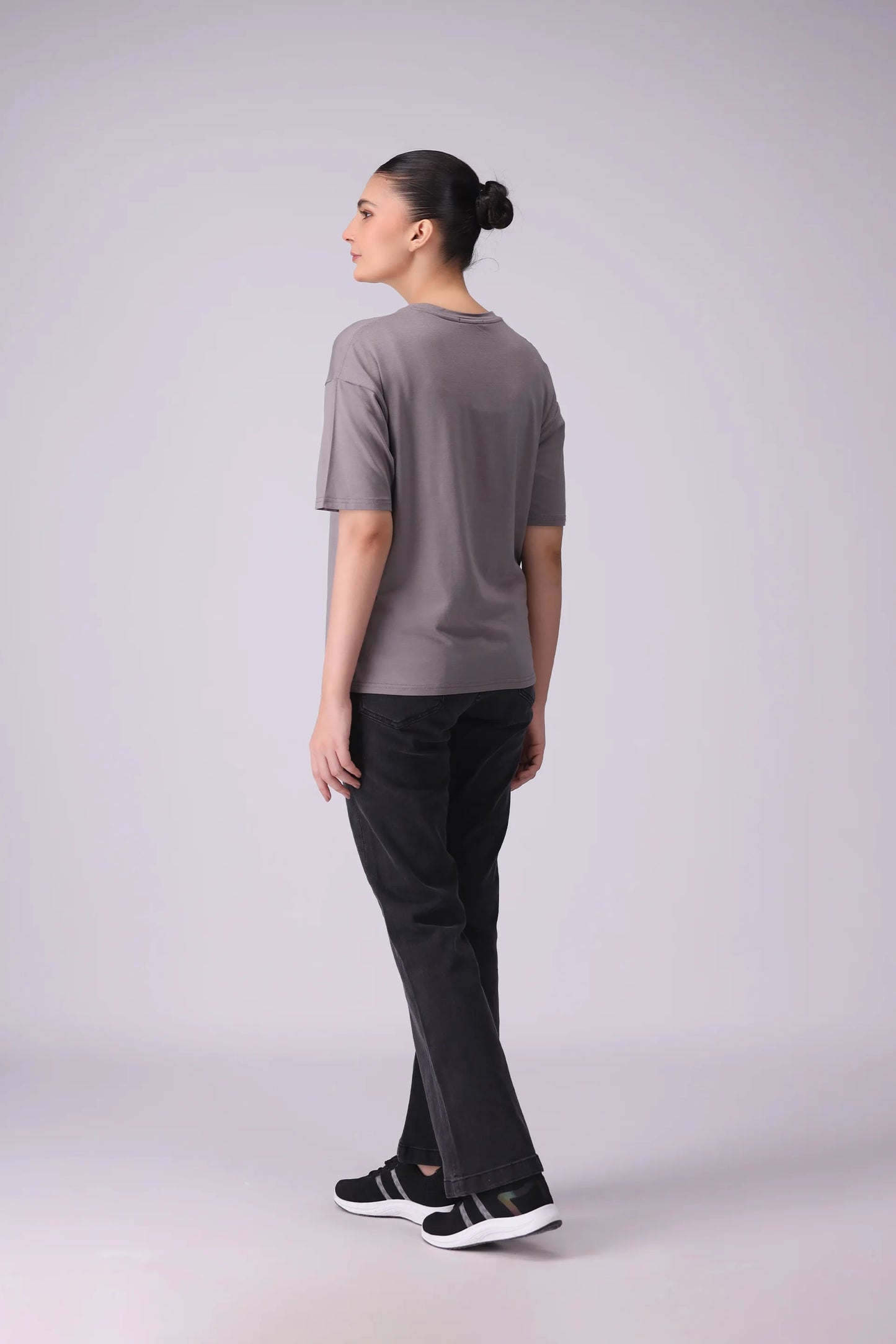 BE KIND Graphic T-Shirt - Cougar Clothing