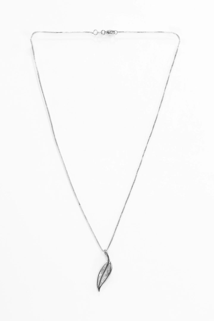 Leaf Pendent Chain Necklace