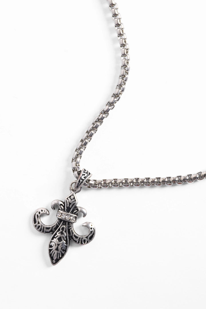 Metallic Pendant Chain Necklace
