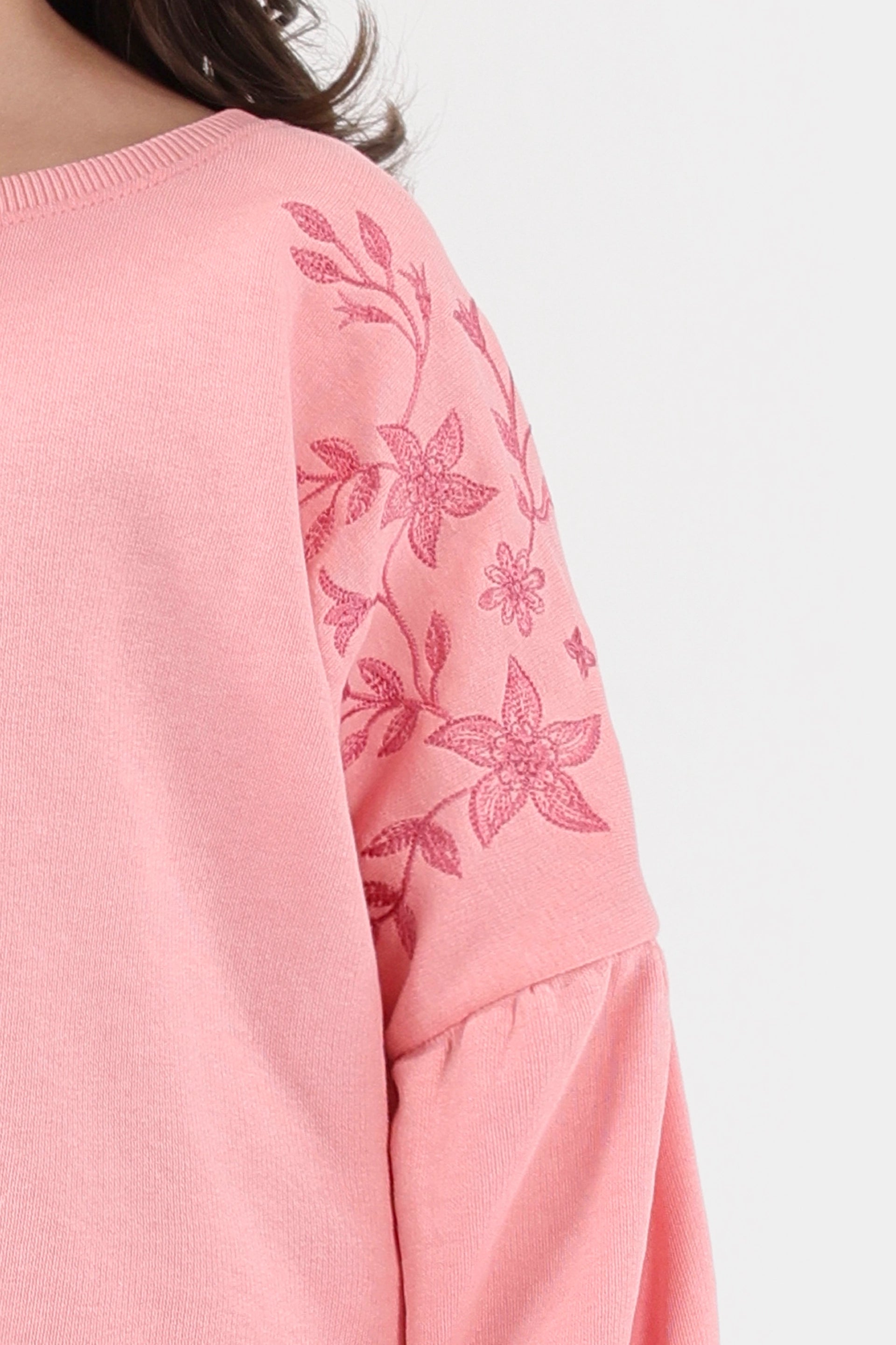 Balloon Sleeved Embroidered Sweatshirt - Cougar Clothing