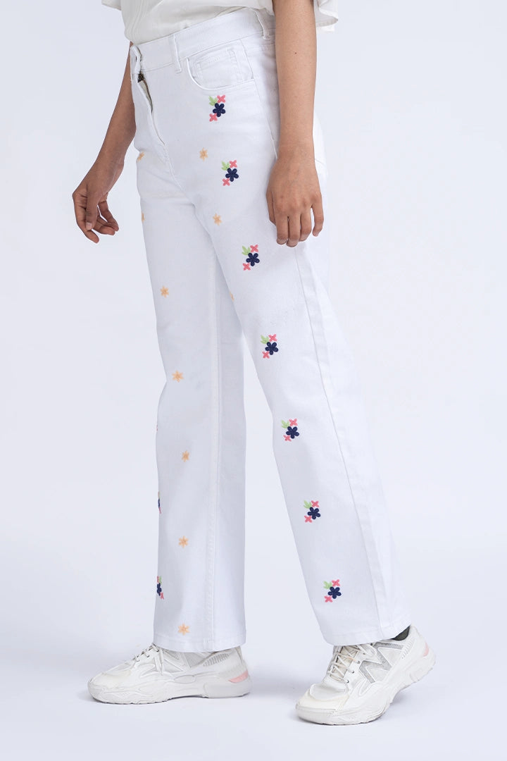 Embroidered Relax Straight Fit Jeans